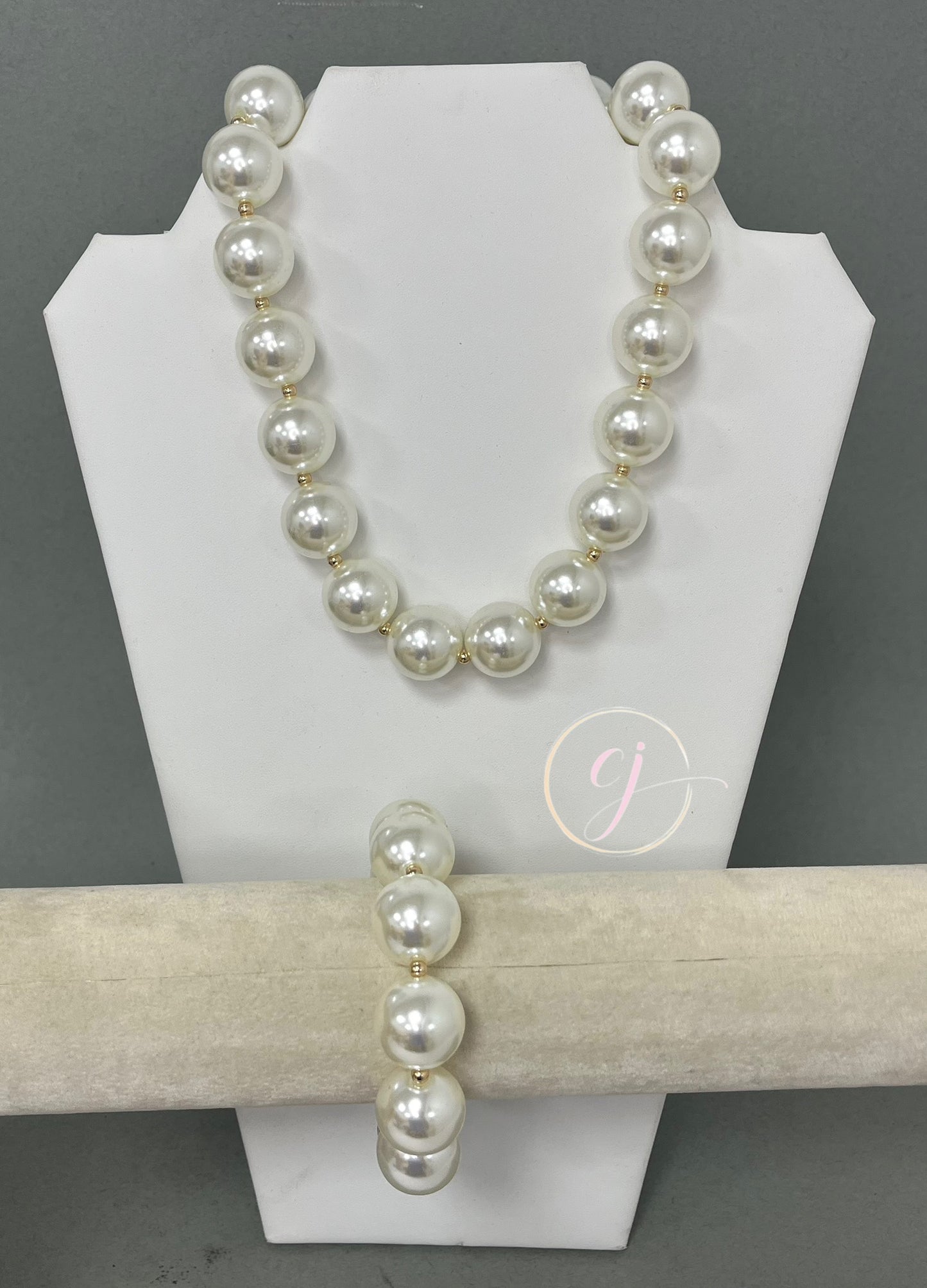 Large Pearl Bead Magnetic Necklace