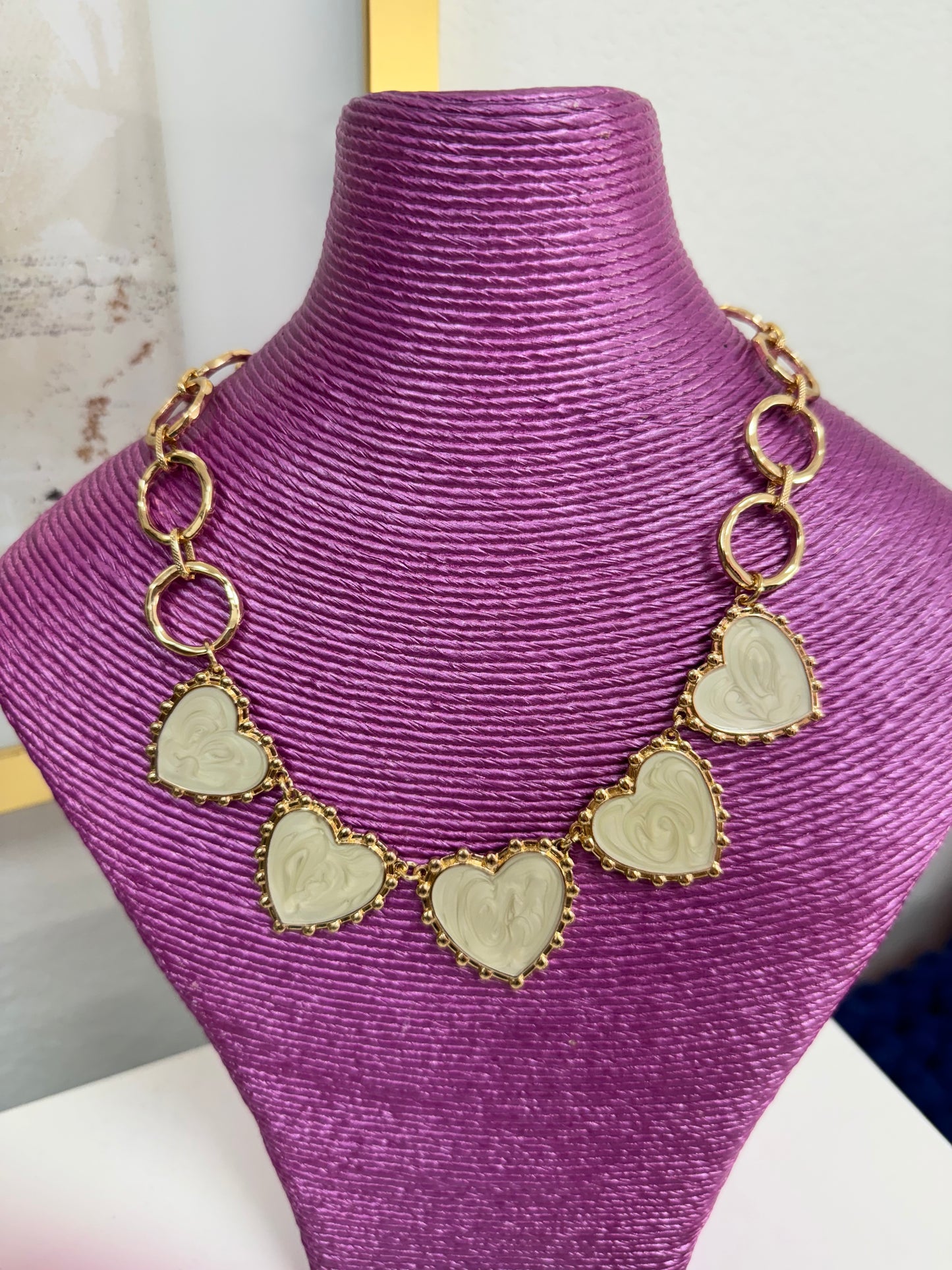 White Heart Collar Necklace