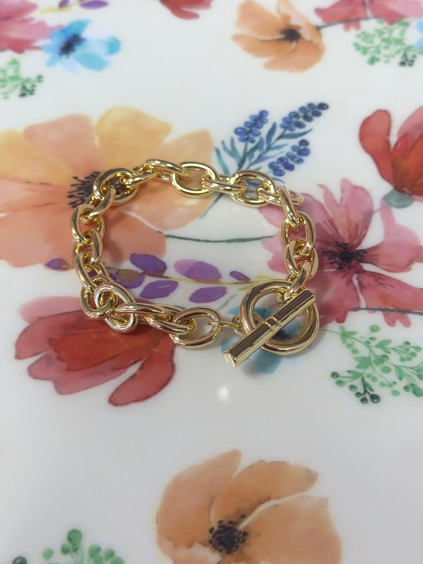 Gold Toggle Clasp Link Bracelet