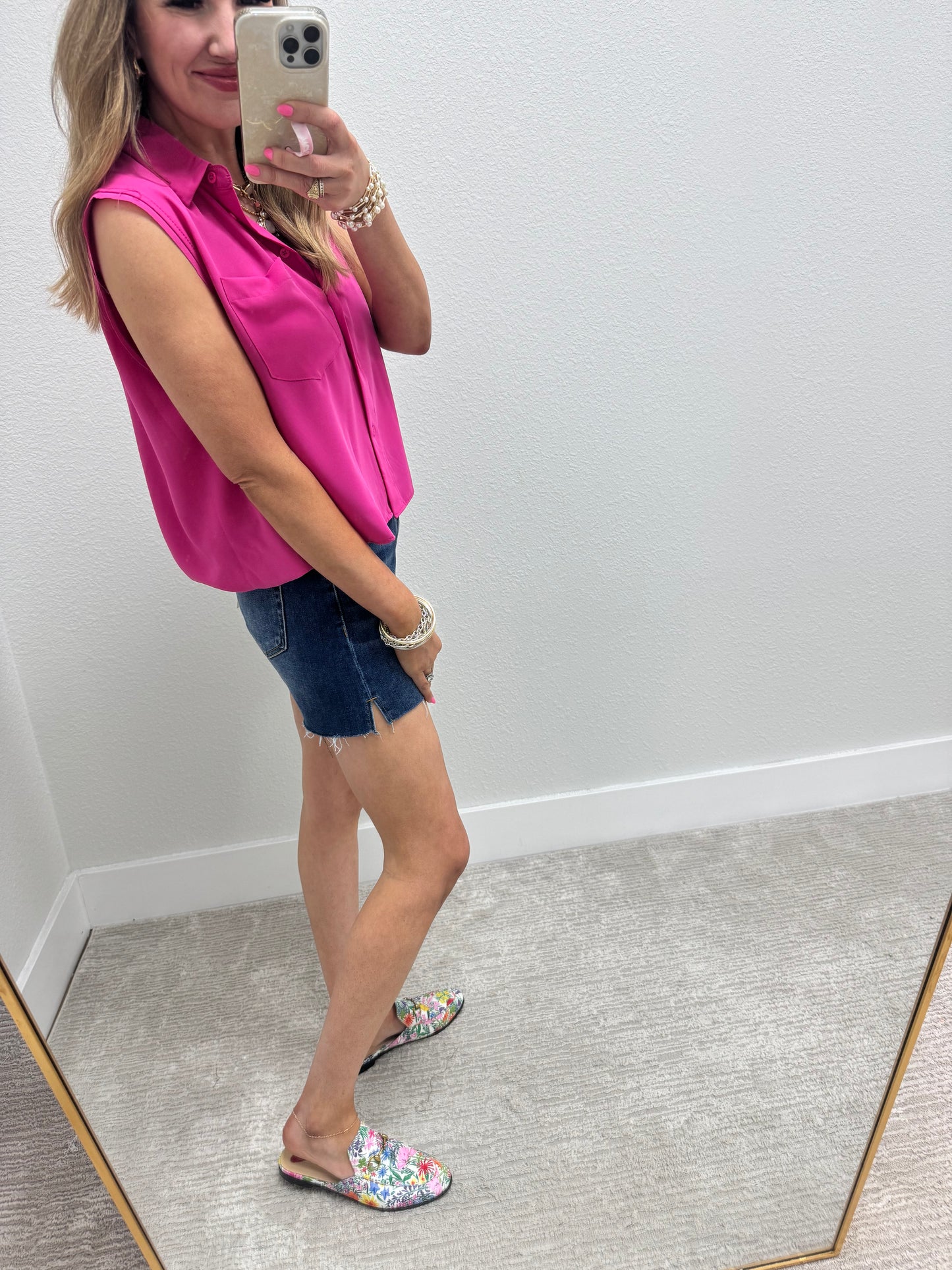 Raspberry Sleeveless Collared Bubble Back Top
