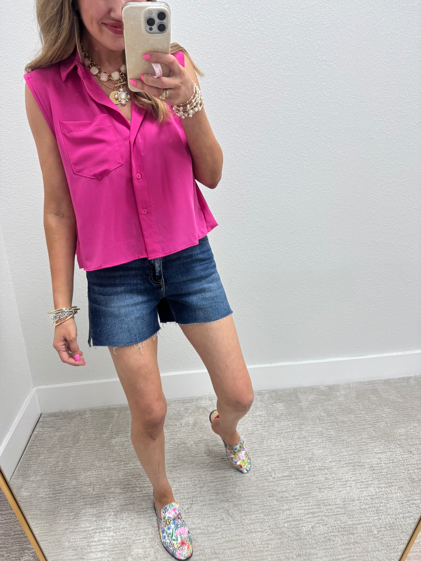 Raspberry Sleeveless Collared Bubble Back Top FS