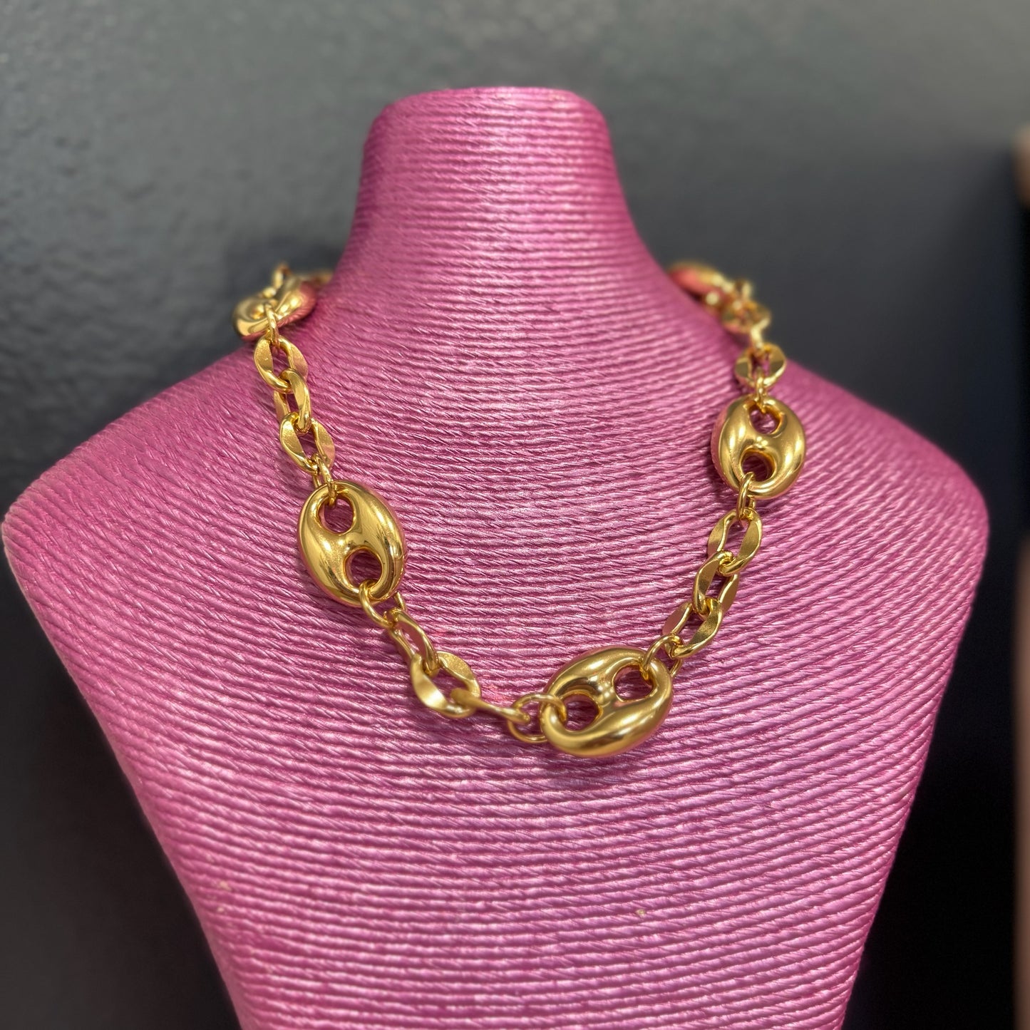 Gold Thick Circle Link Clasp Necklace