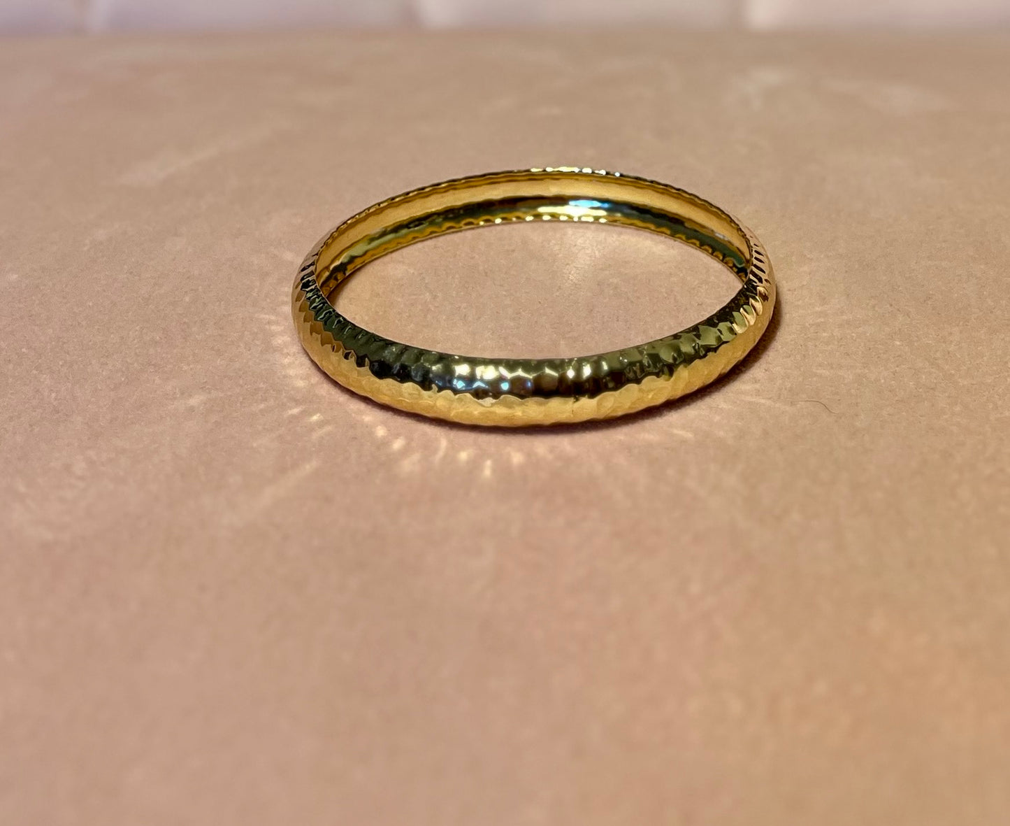 Single Shiny Textured Bracelet (Gold and Silver)