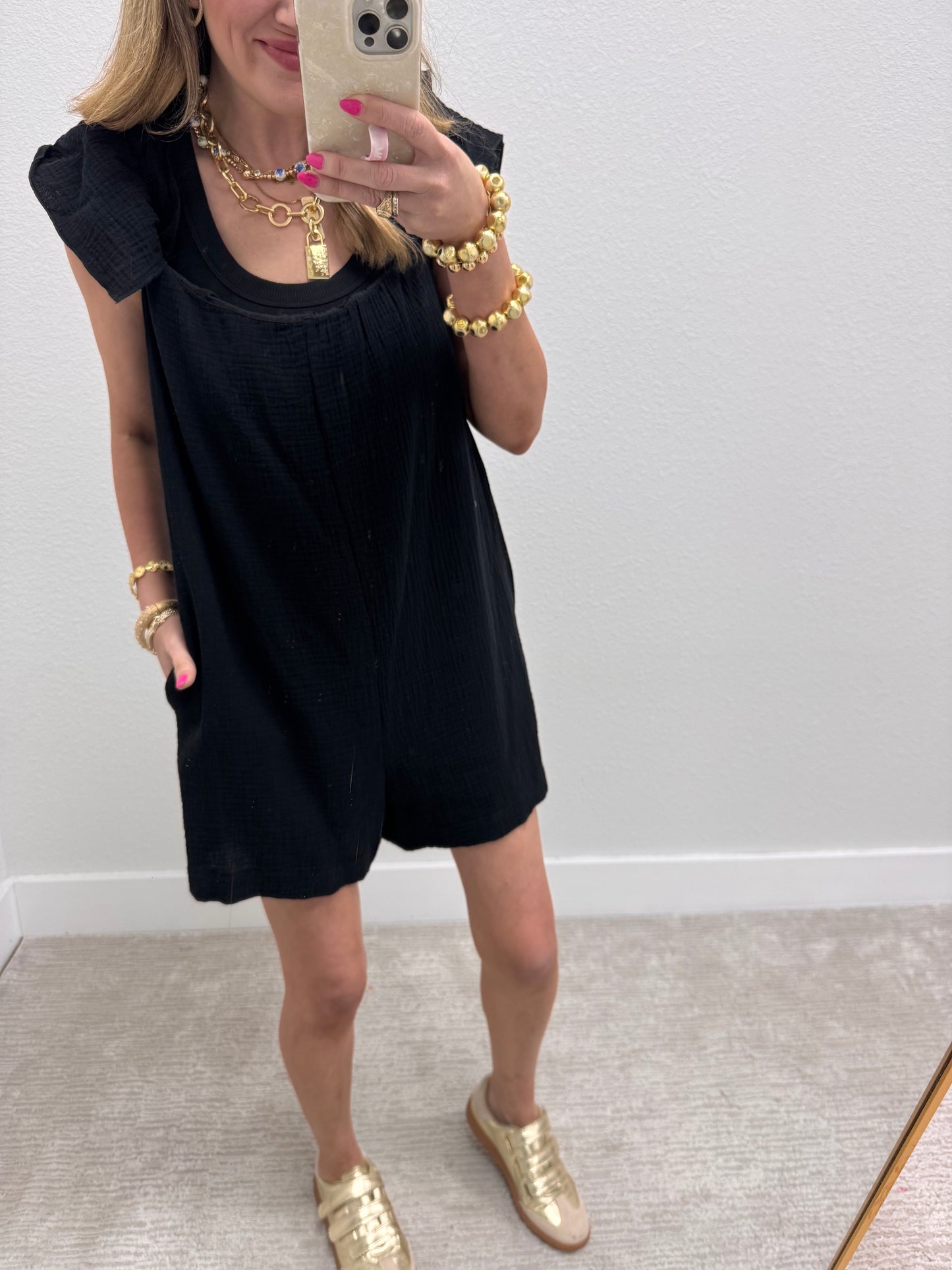 7/28- Black- Textured Ruffle Sleeve Romper