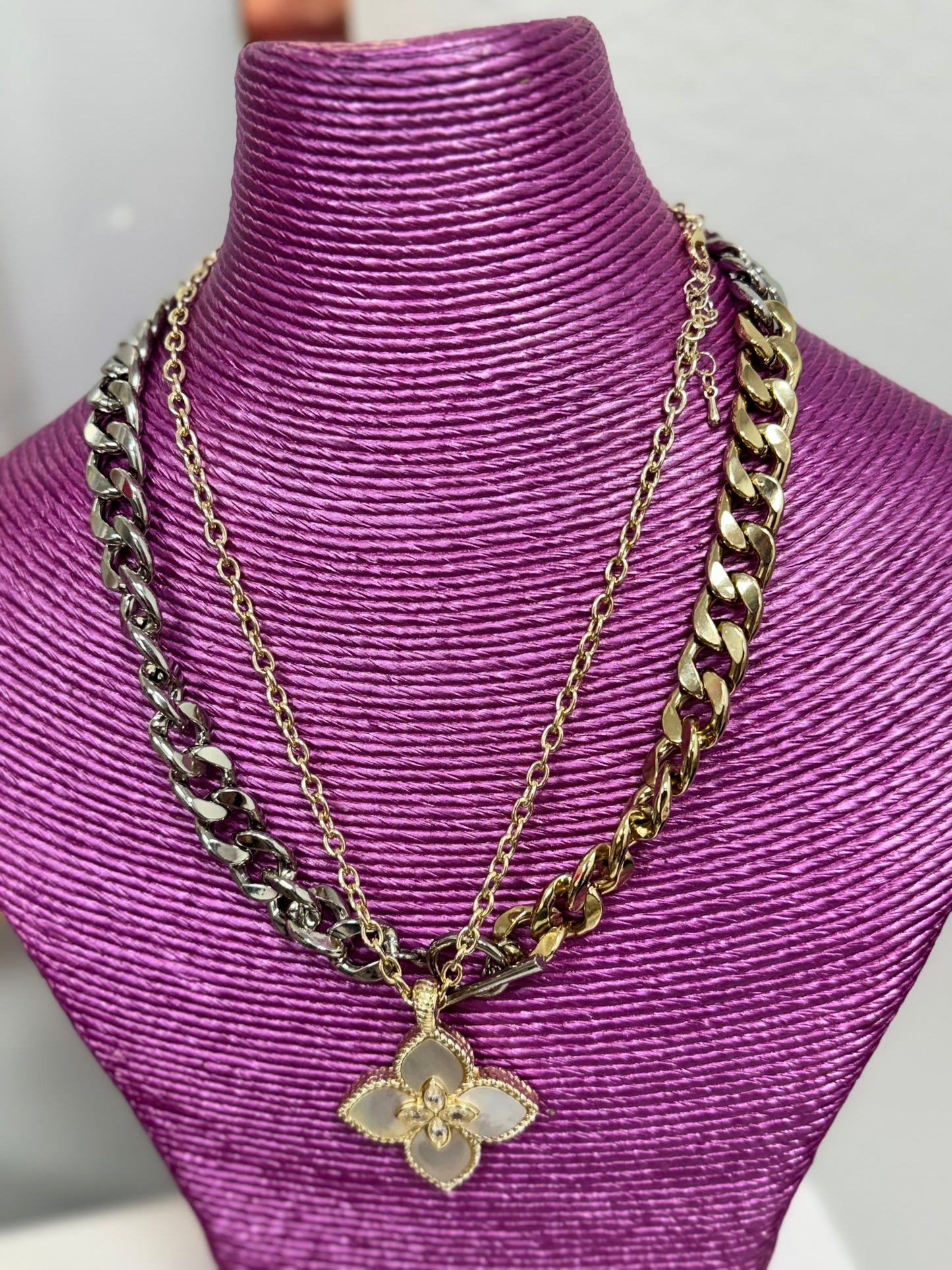 Gold Mother of Pearl Diamond Flower Style Necklace FS