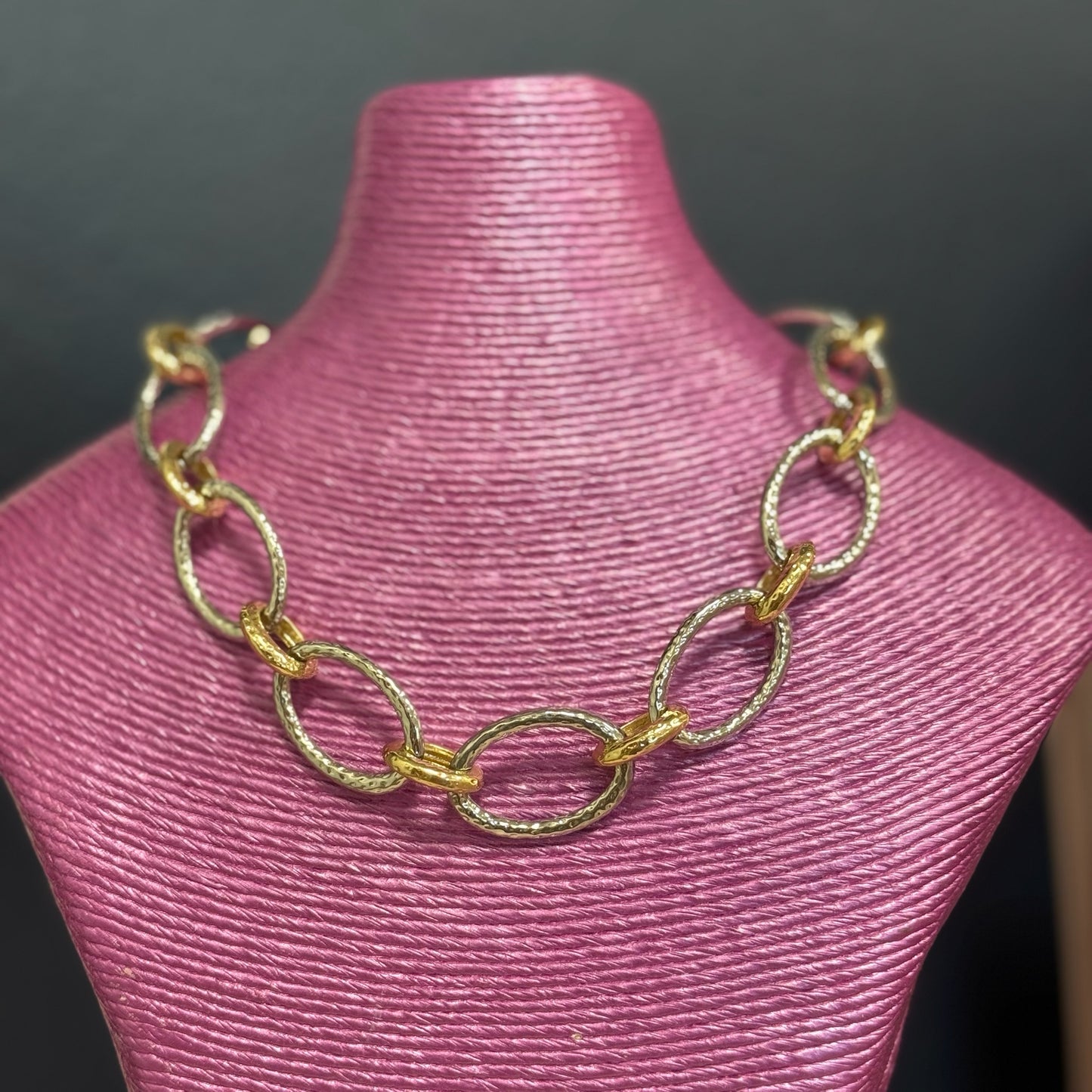 Lux Textured Link Clasp Necklace (2 colors)