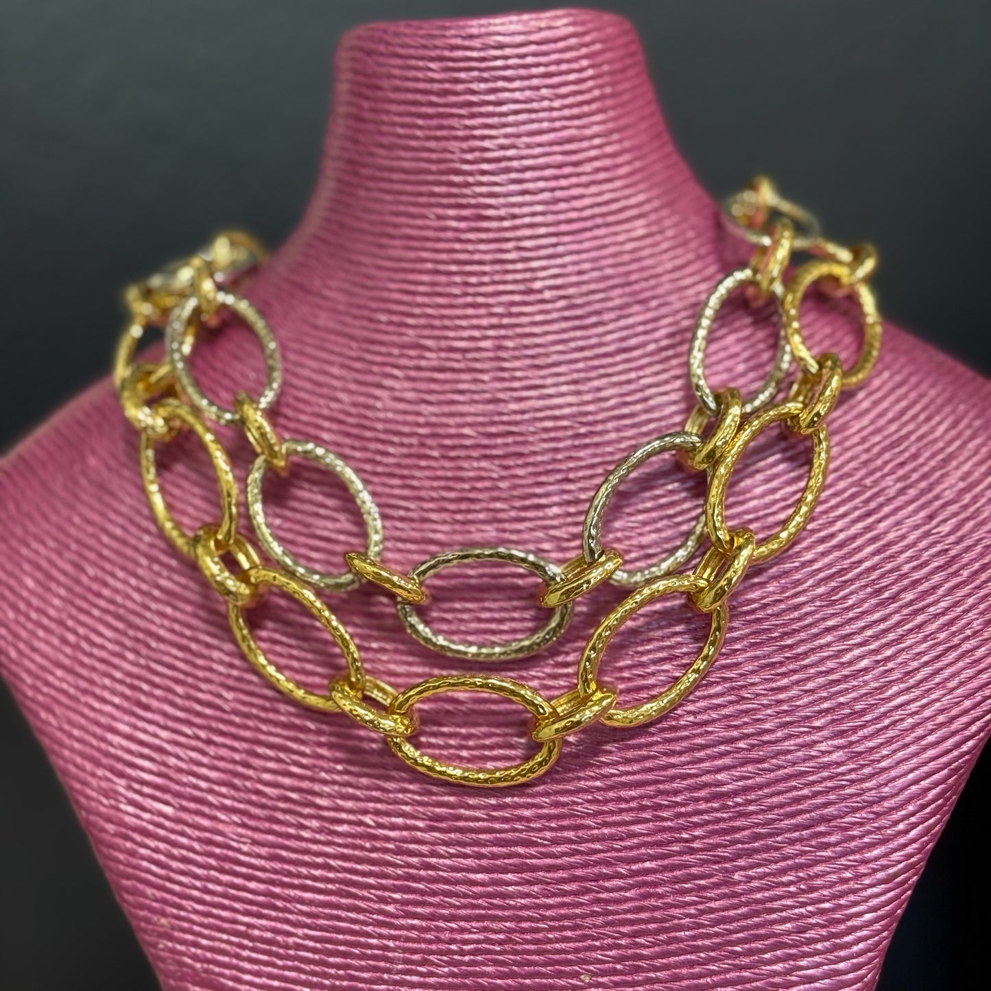 Lux Textured Link Clasp Necklace (2 colors)