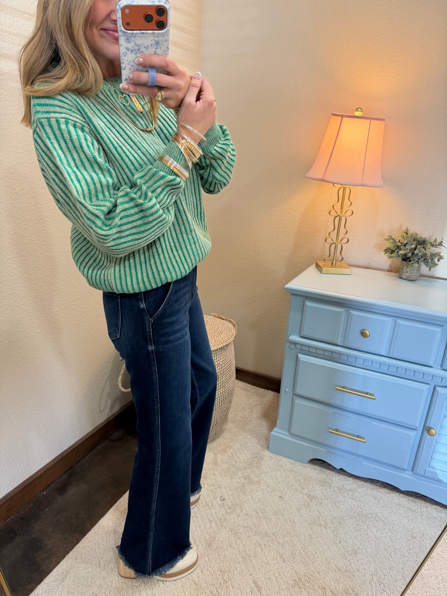 Kelly Green Curved Bottom Long Sleeve Pullover