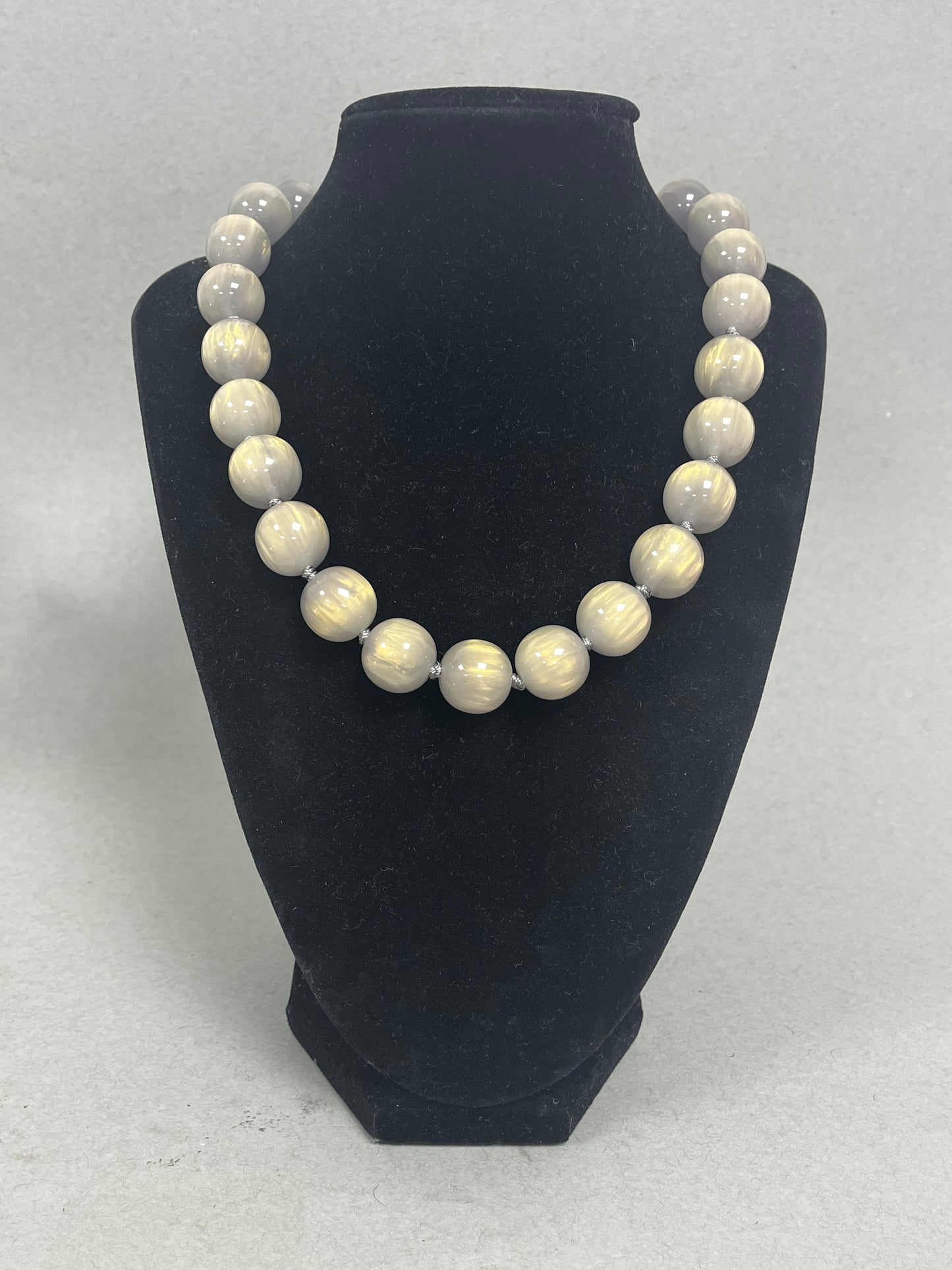 Colored Bead Magnetic Necklace- 6 Colors