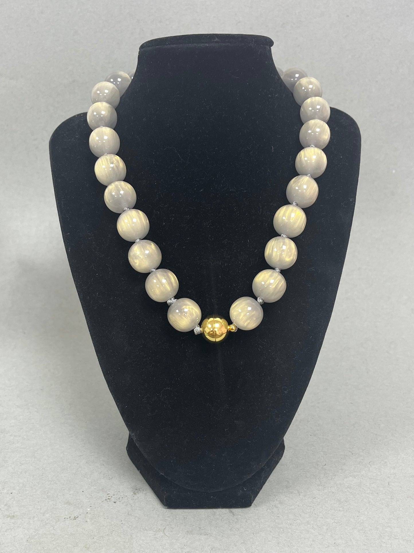 Colored Bead Magnetic Necklace- 6 Colors