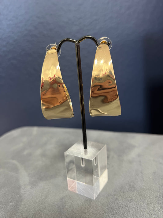 Shiny Gold Swirl Medium Earring