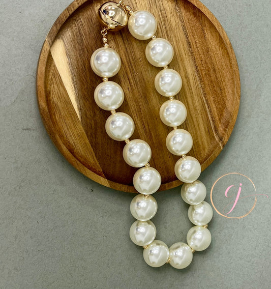 Large Pearl Bead Magnetic Necklace