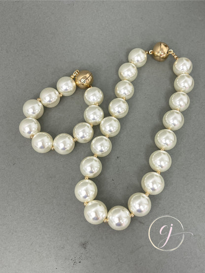 Large Pearl Bead Magnetic Necklace