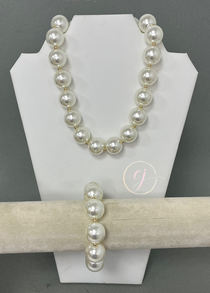 Large Pearl Bead Magnetic Necklace