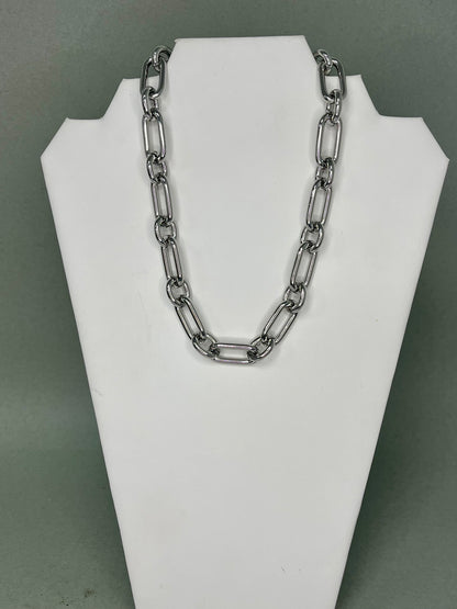 Long Oval Magnetic Chain Necklace- 2 Colors