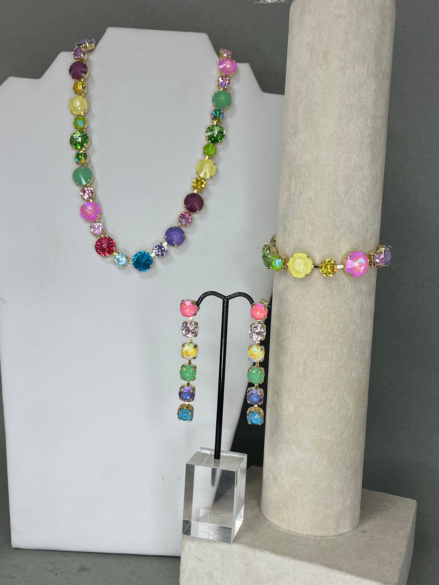 Magnetic Multi Size Crystal Necklace- 3 colors