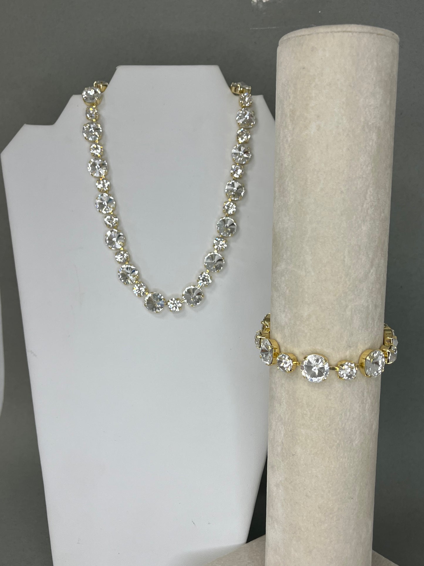 Magnetic Multi Size Crystal Necklace- 3 colors