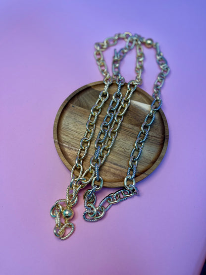 Long Textured Link Magnetic Necklace (Two Colors)