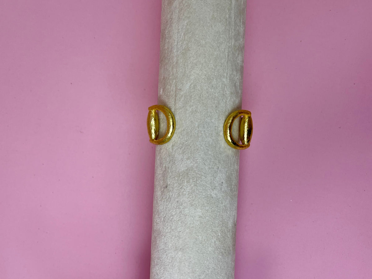 Luxe Hammered Gold Loop Cuff