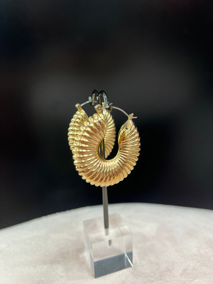 Textured chunky gold hoop
