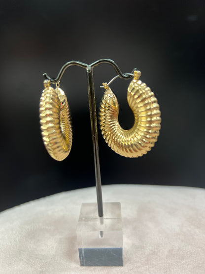 Textured chunky gold hoop
