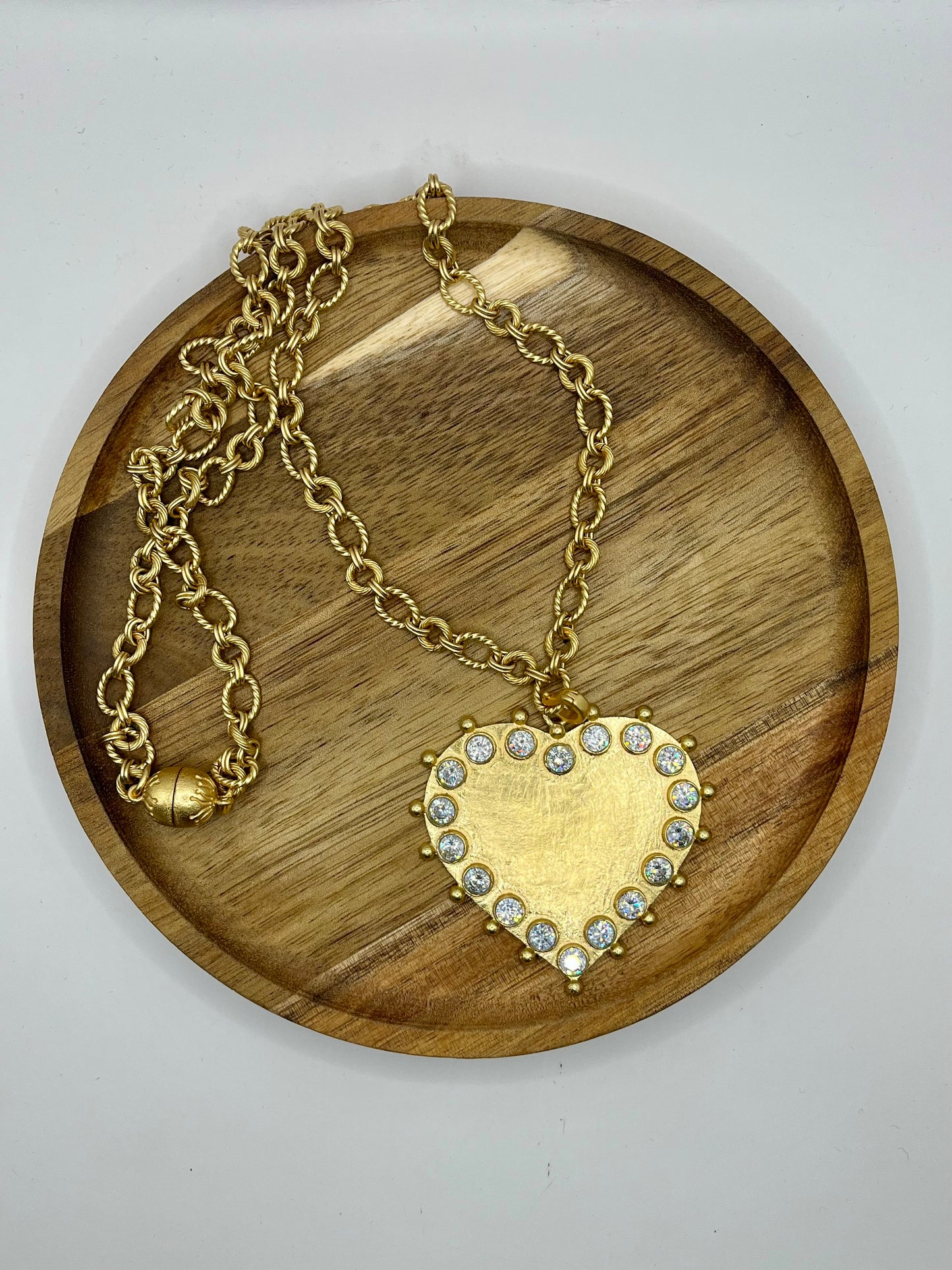 Antique Luxe Heart Pendant Magnetic Necklace