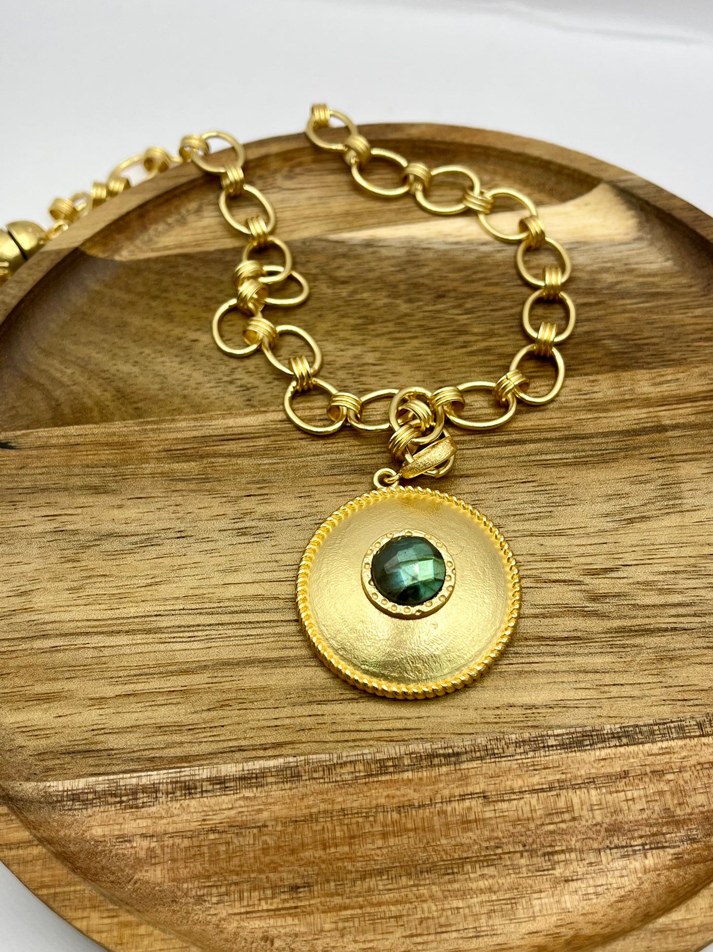 Antique Luxe Circle Pendant with Green Stone Necklace