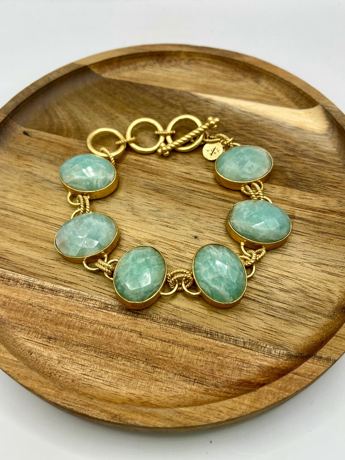 Antique Luxe Jade Color Oval Stone Toggle Bracelet