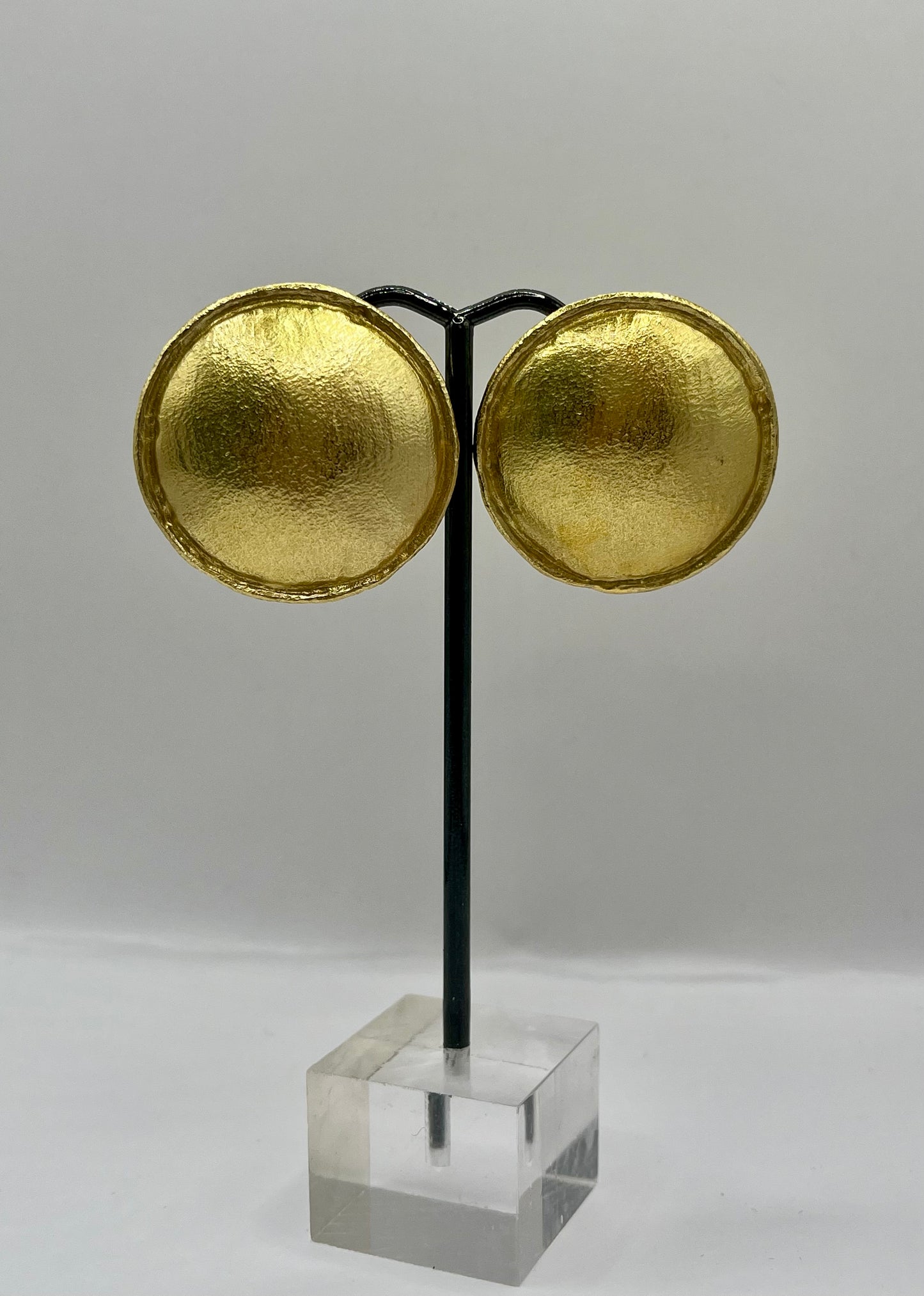 Luxe Antique Circle Stud Earrings