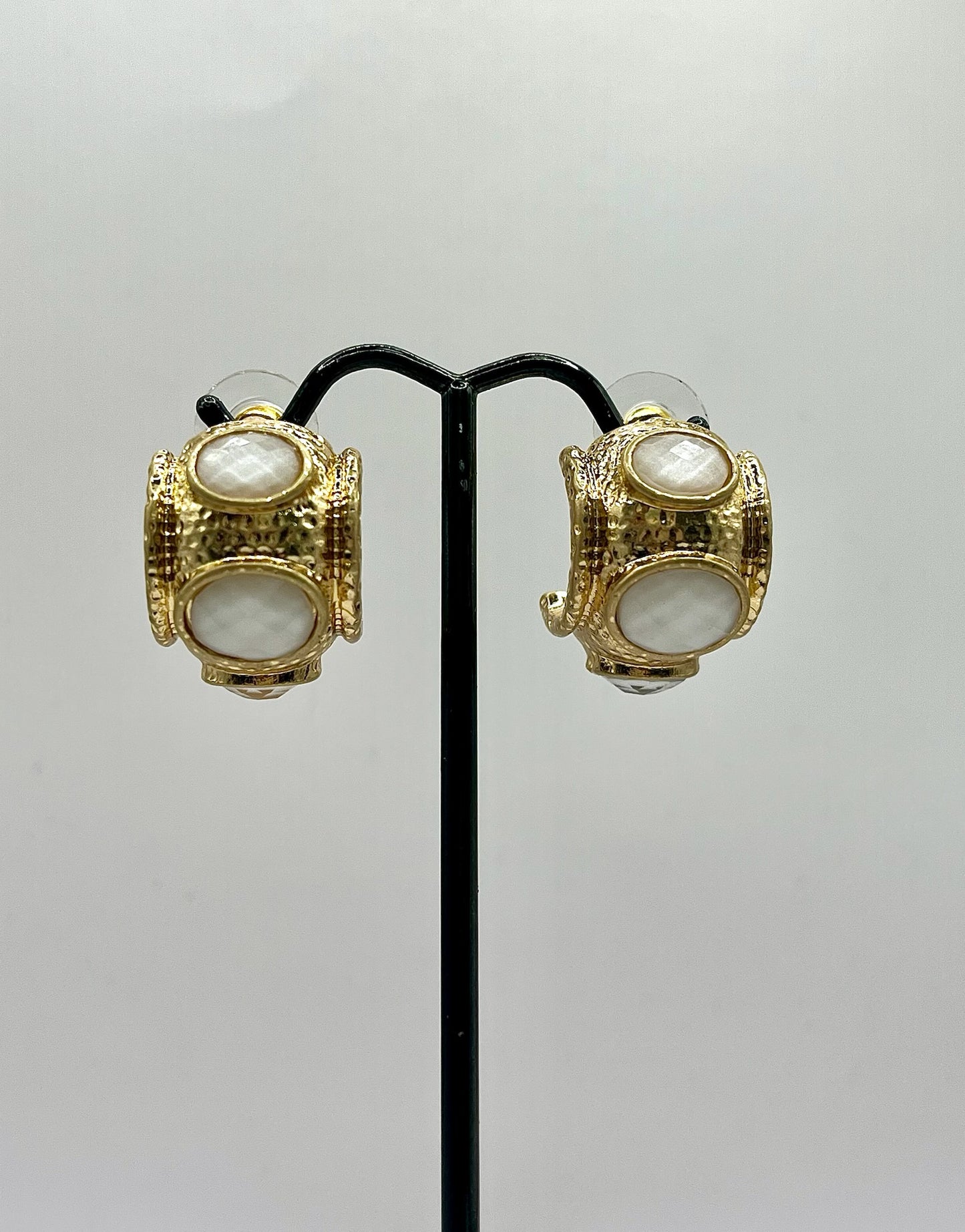 Medium Pearl StuD Earrings