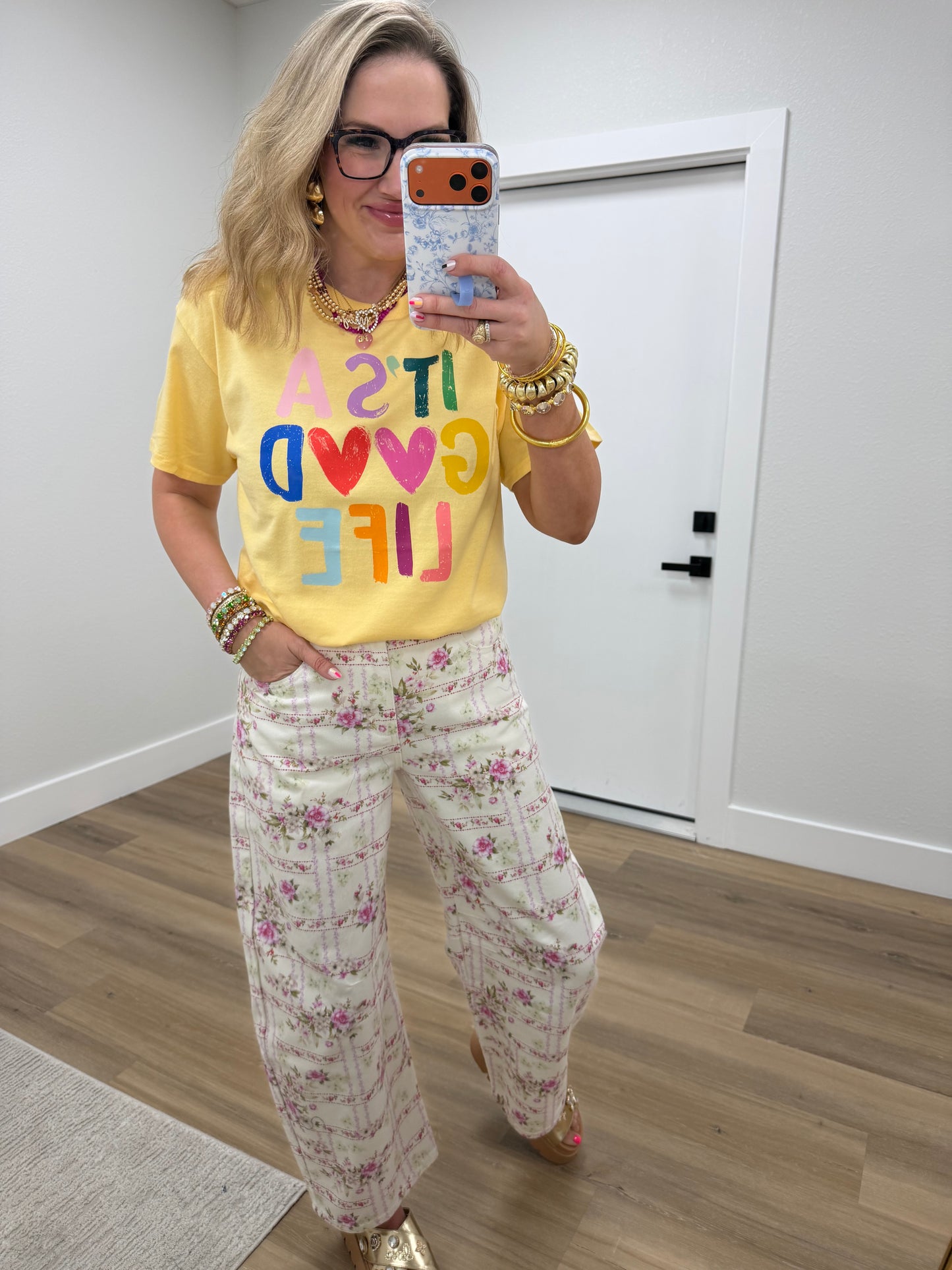Its a Good Life Graphic Tee