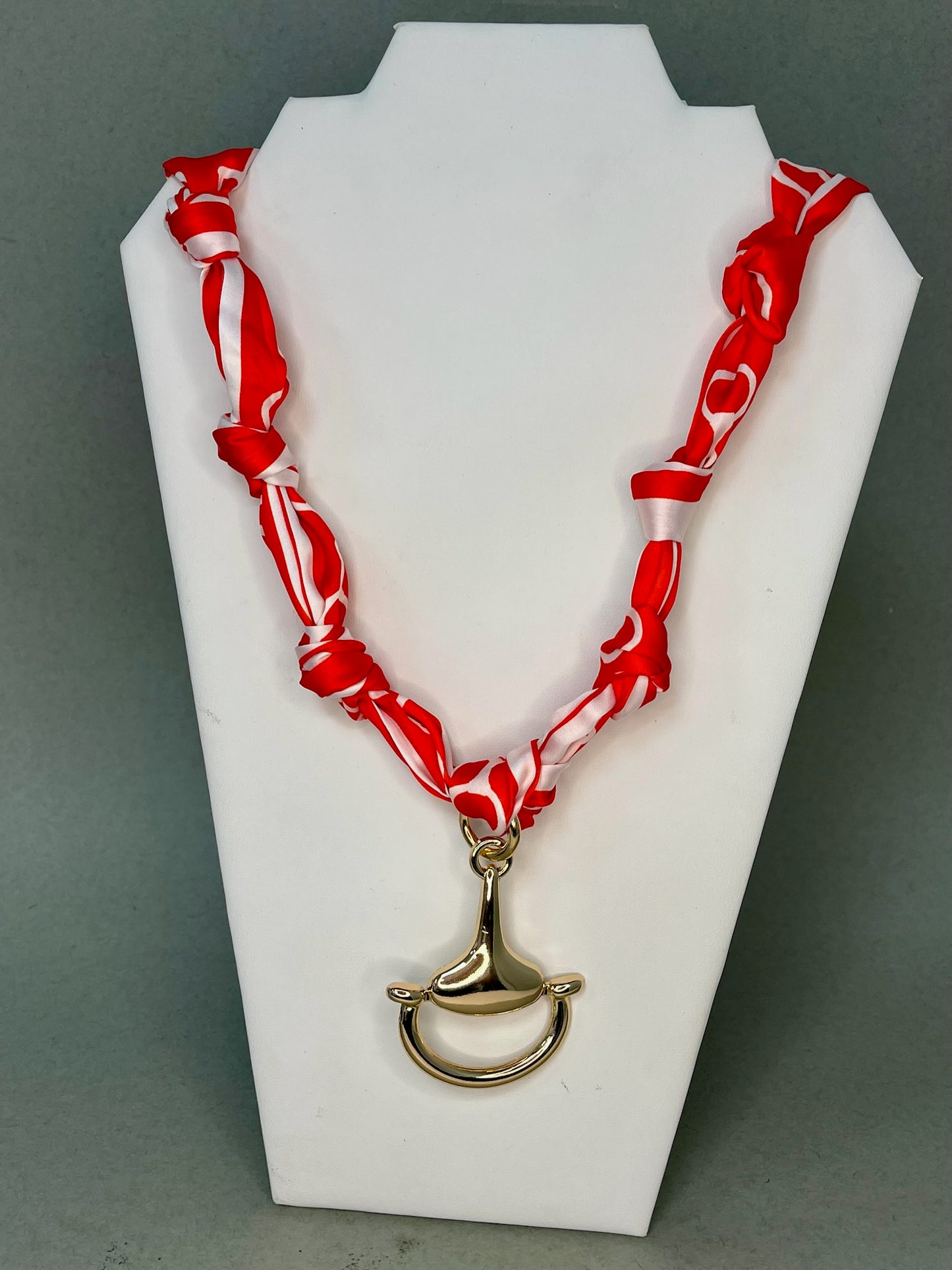 Large Horsebit Scarf Necklace- 3 colors