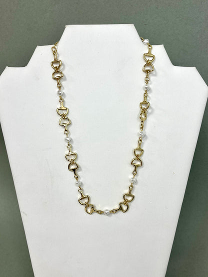 Dainty Pearl & Horsebit necklace