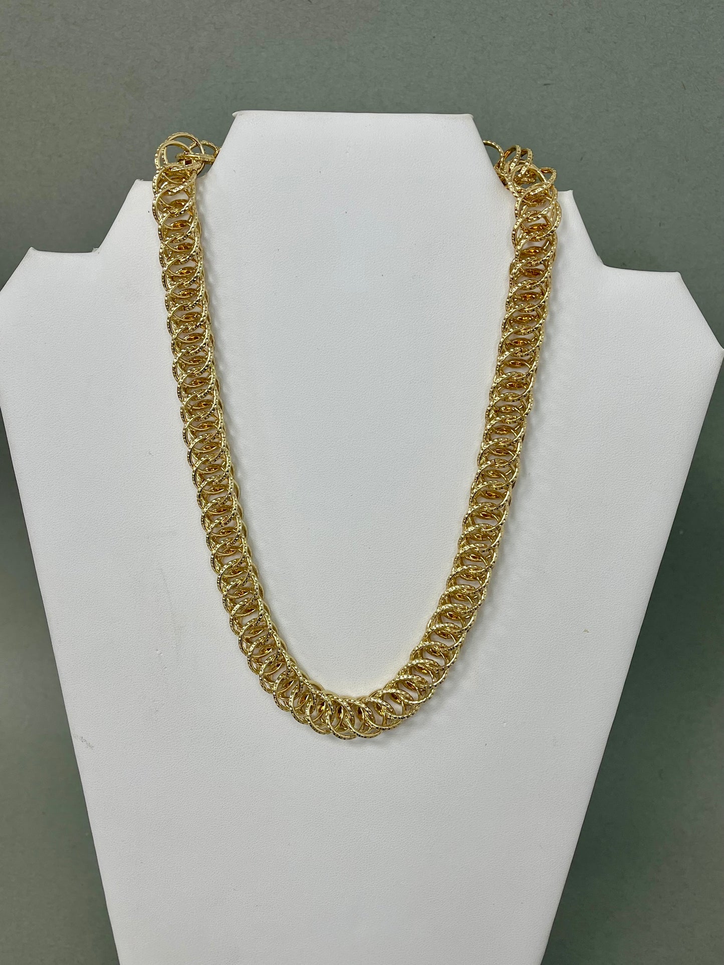 Gold Oval Chain necklace