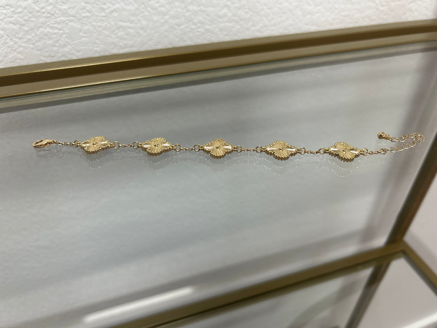 Clover Flower Style Clasp Bracelet