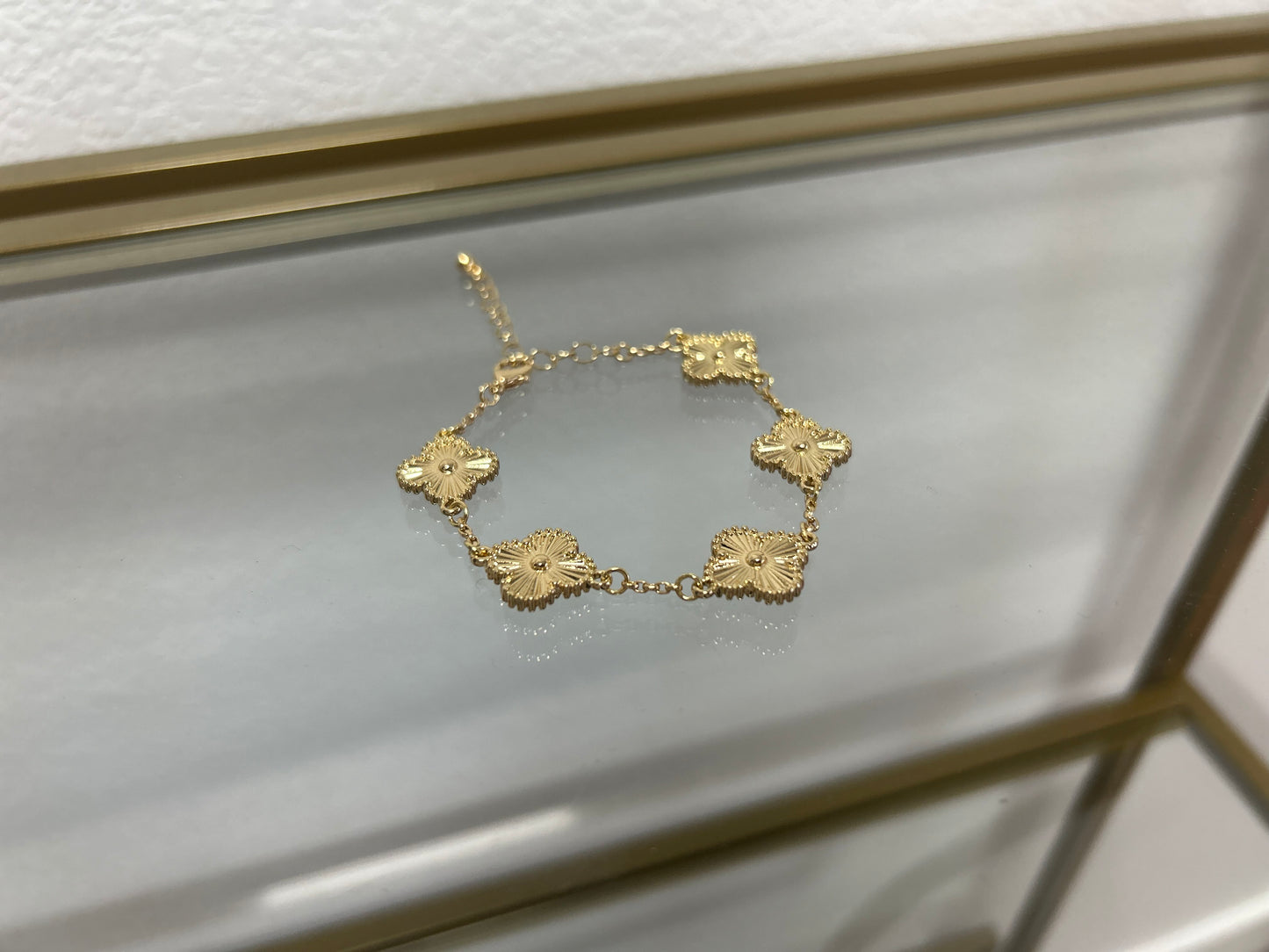Clover Flower Style Clasp Bracelet