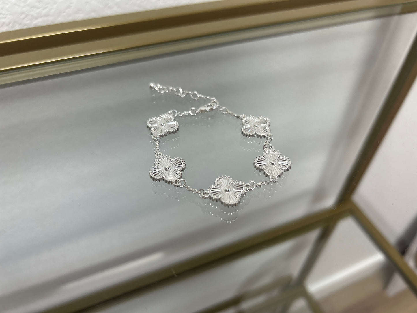 Clover Flower Style Clasp Bracelet