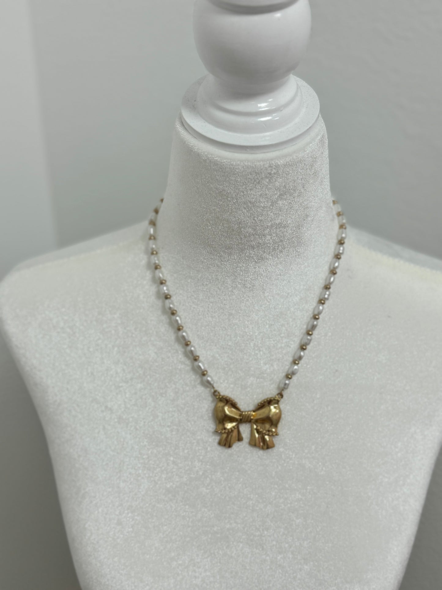 Chunky Pearl Bow Necklace FS