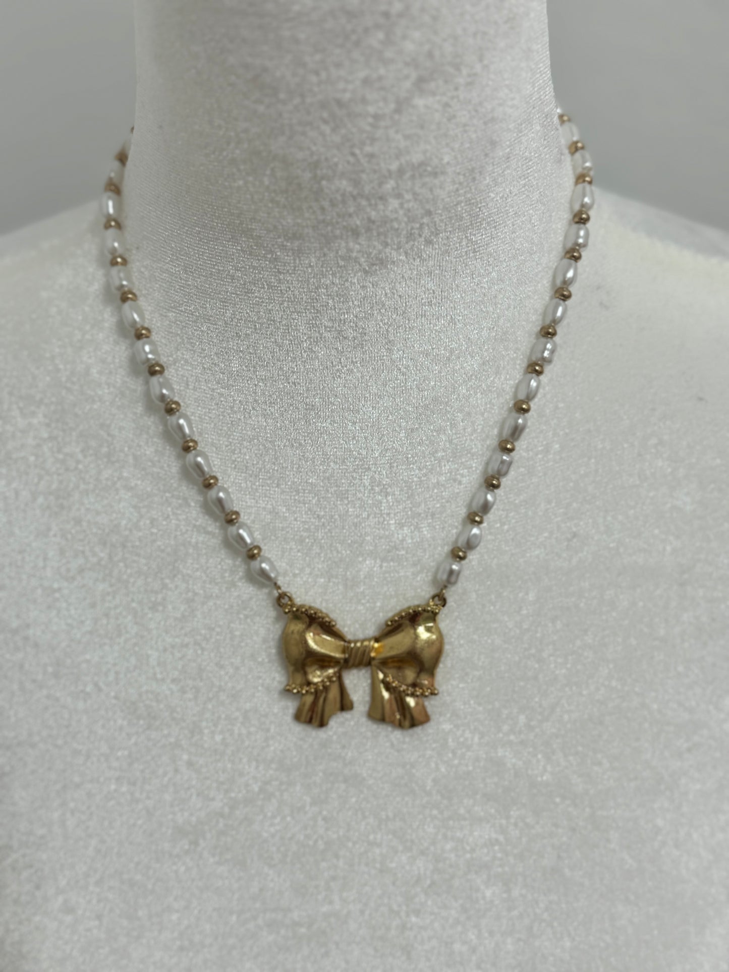 Chunky Pearl Bow Necklace FS