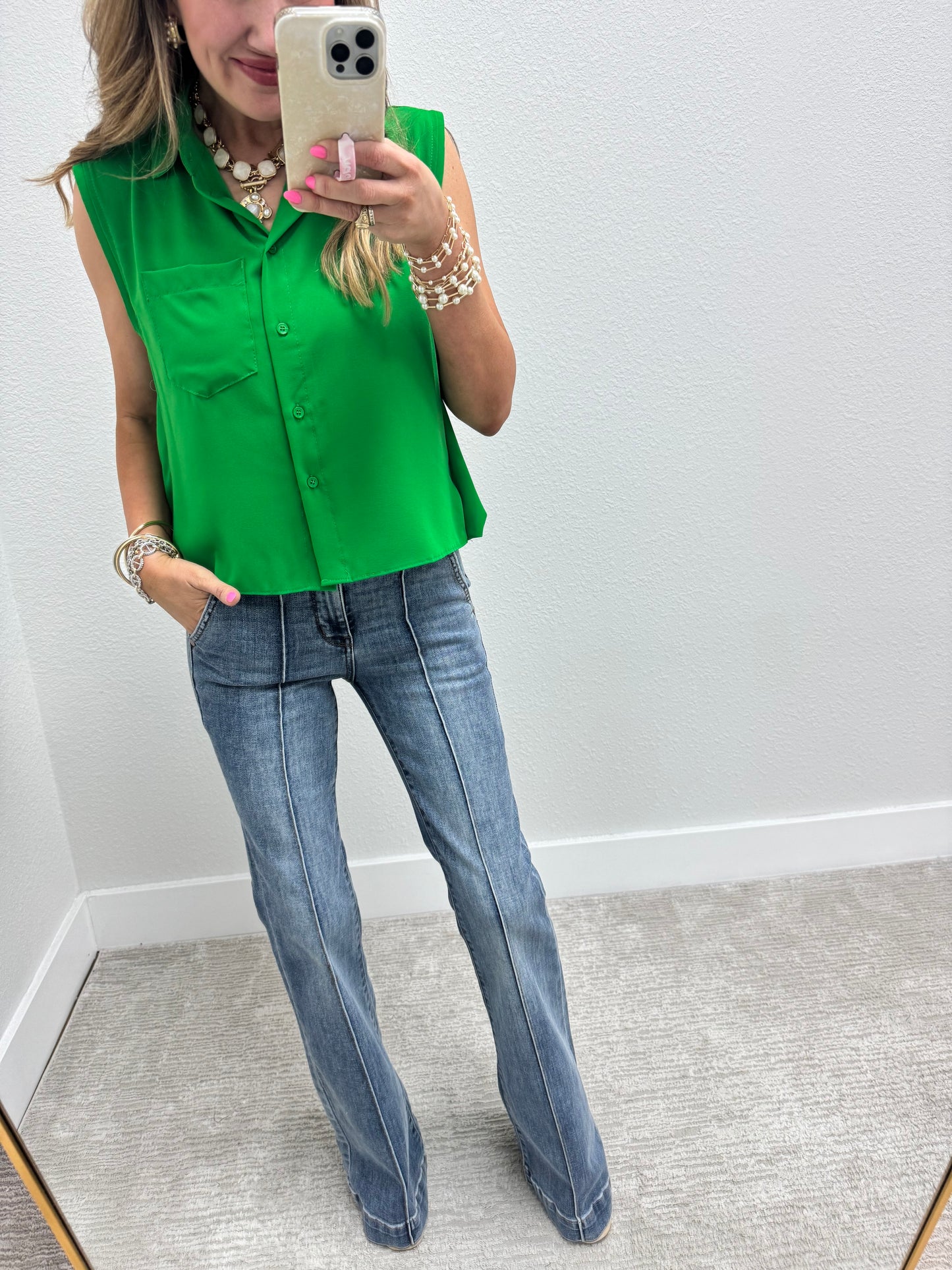Kelly green Sleeveless Collared Bubble Back Top