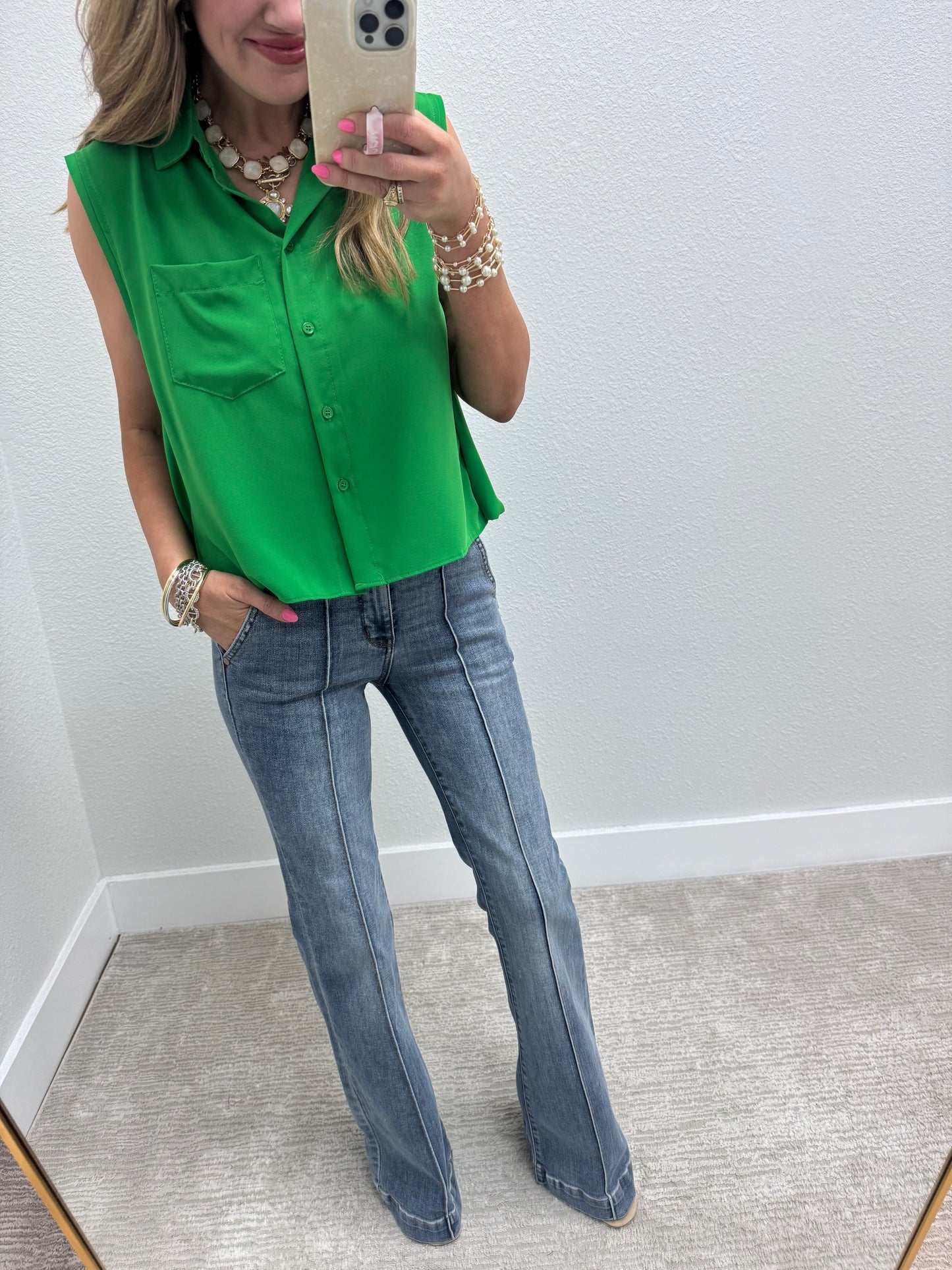 Kelly green Sleeveless Collared Bubble Back Top
