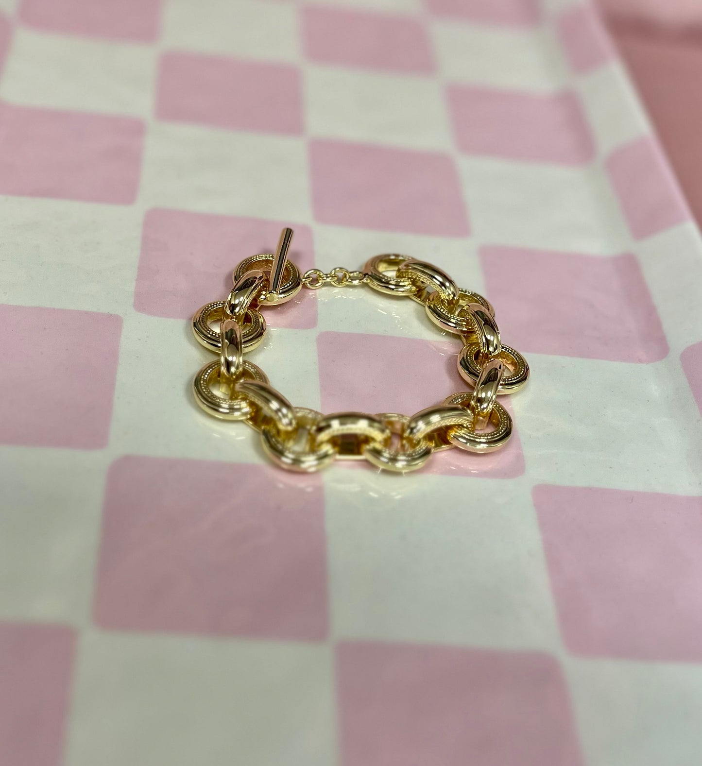 Gold Circle Link Bracelet with Toggle