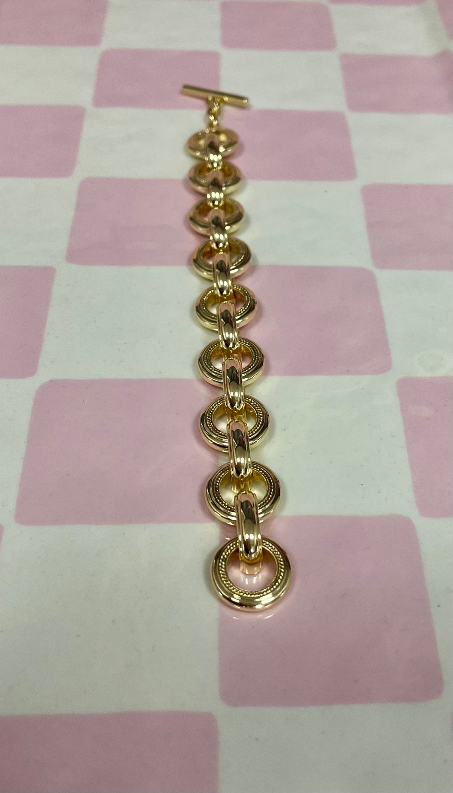 Gold Circle Link Bracelet with Toggle