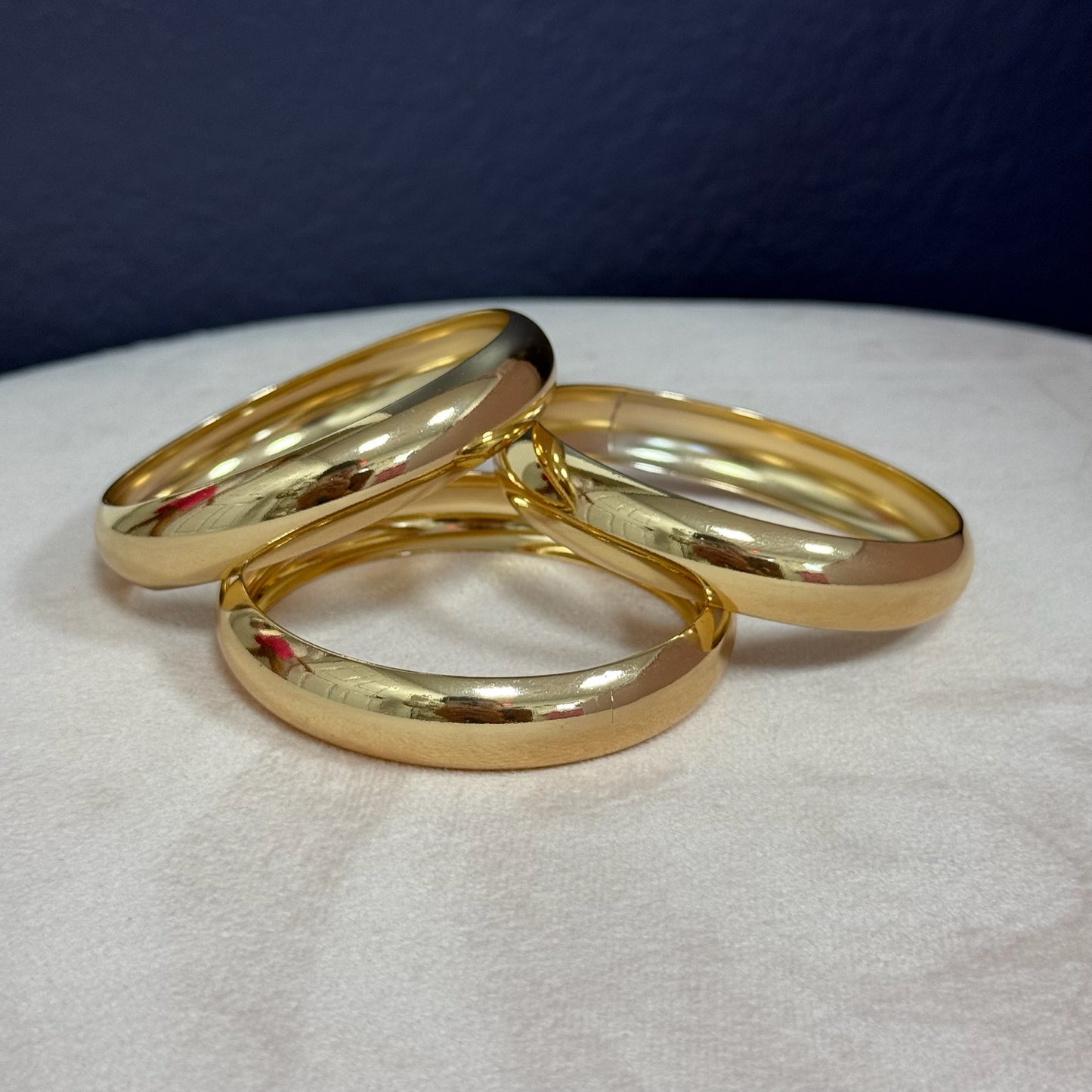 Single Shiny Gold Bracelet