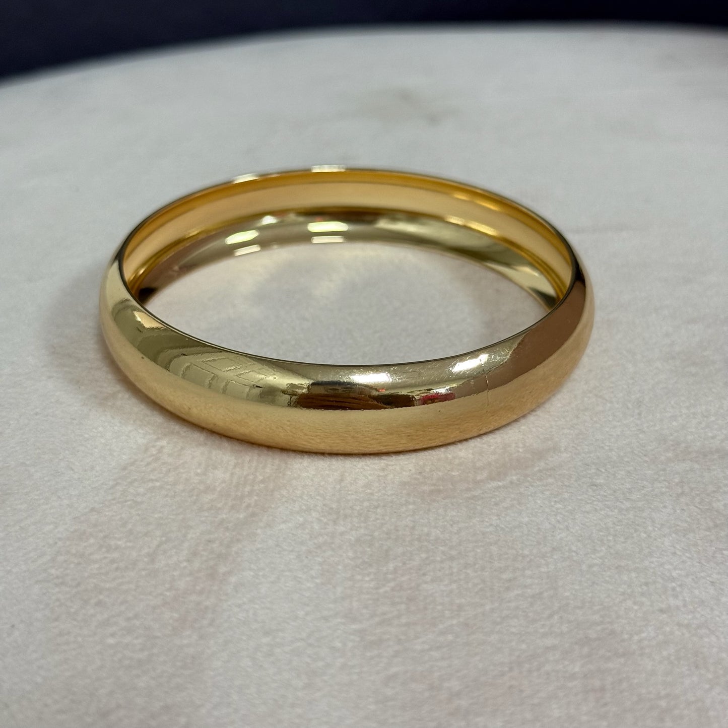 Single Shiny Gold Bracelet