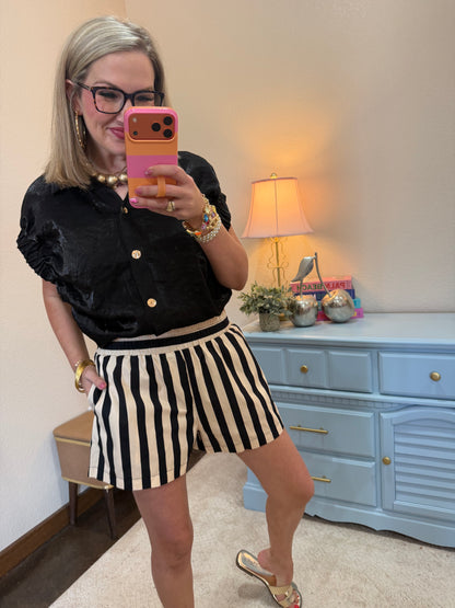 Black Collared Blouse With Short Elastic Band Sleeves