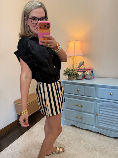 Black Collared Blouse With Short Elastic Band Sleeves