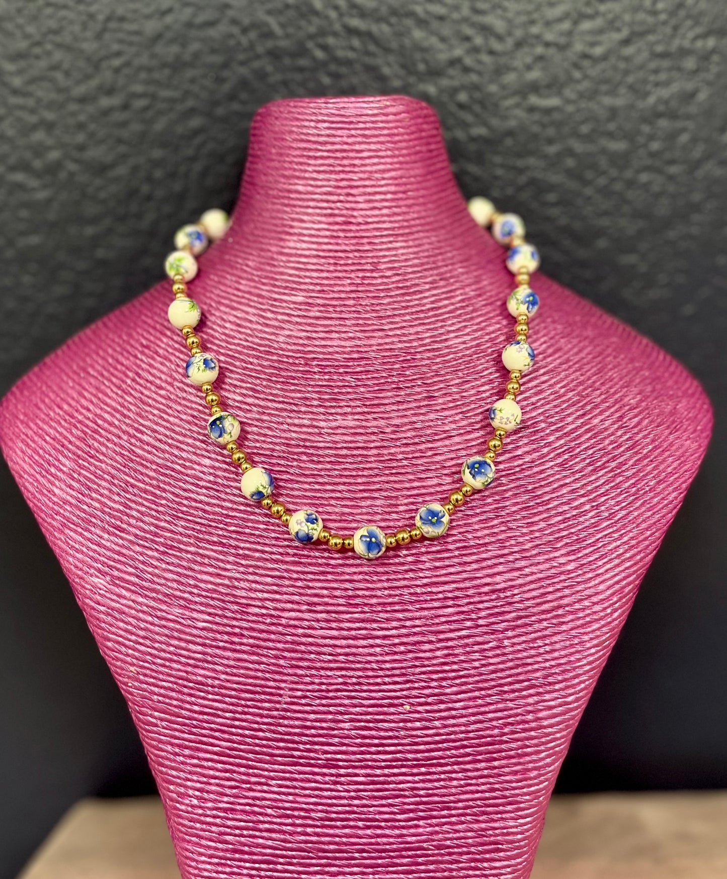 White Floral Bead Magnetic Necklace (2 colors)