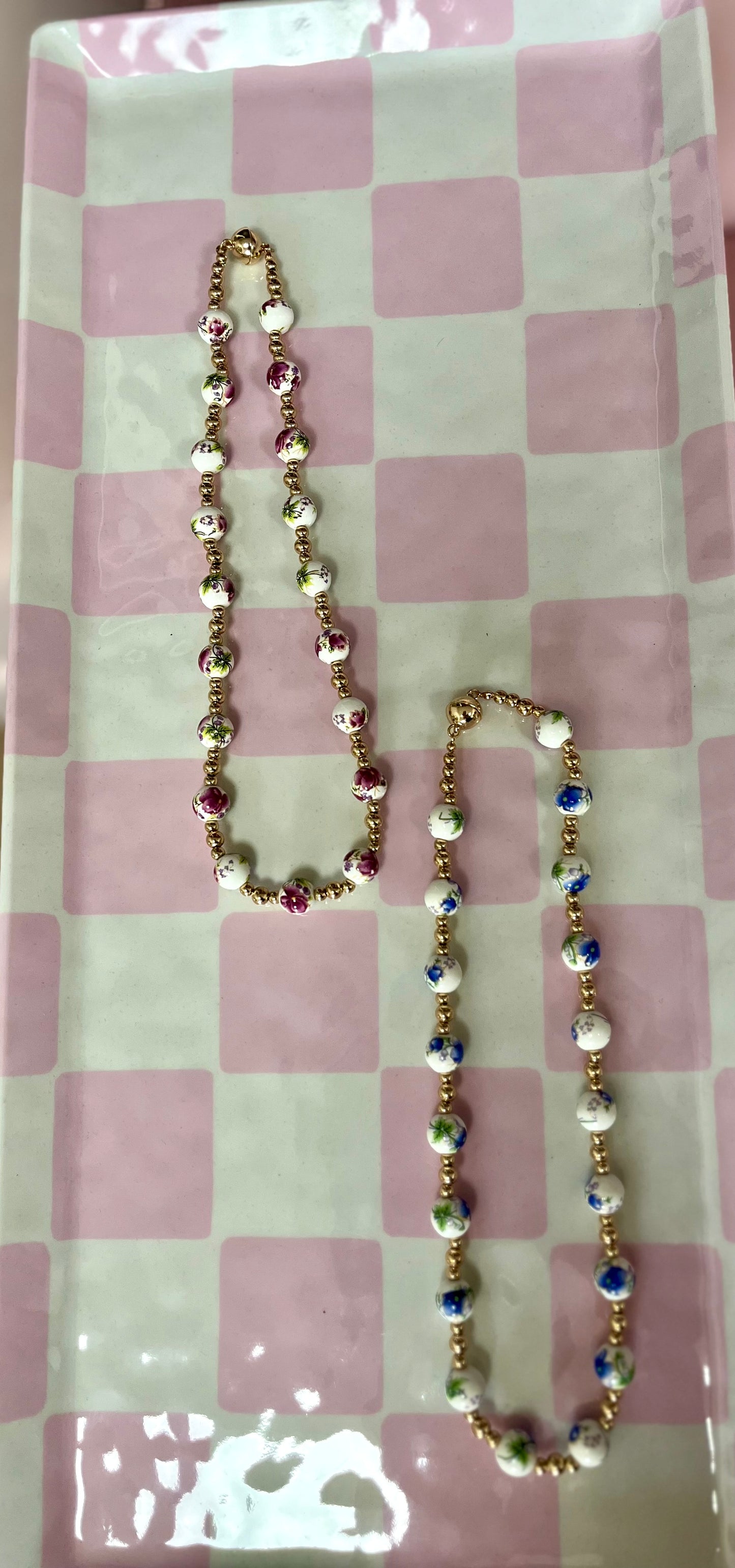White Floral Bead Magnetic Necklace (2 colors)