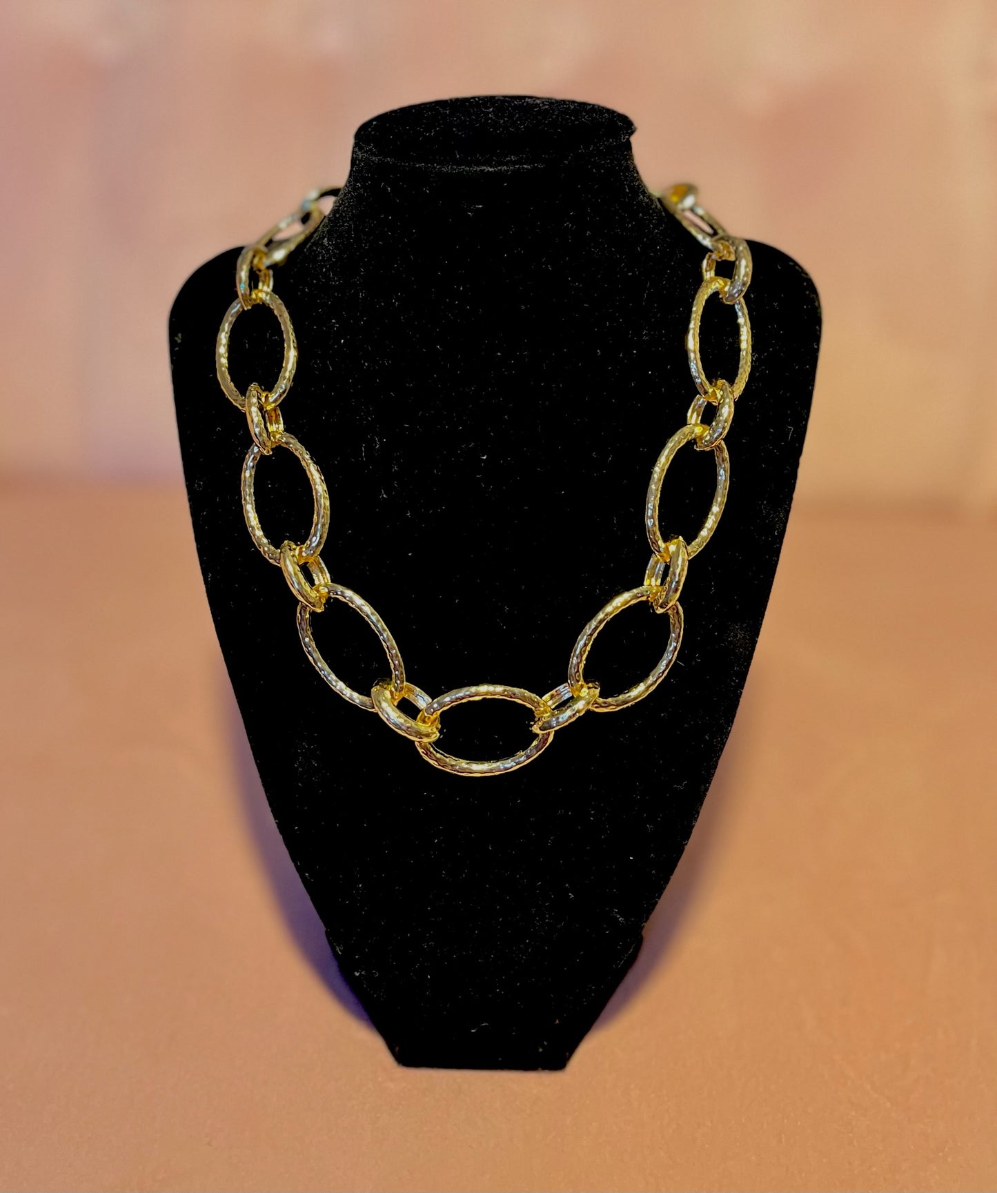 Lux Textured Link Clasp Necklace (2 colors)